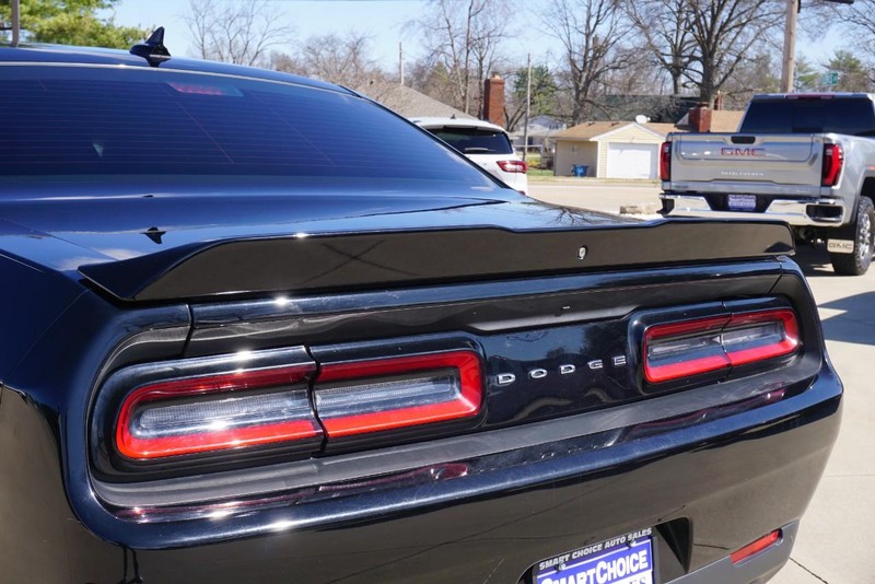 Dodge Challenger Vehicle Full-screen Gallery Image 19
