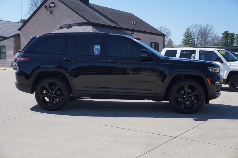 Jeep Grand Cherokee Vehicle Full-screen Gallery Image 02
