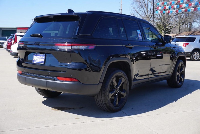 Jeep Grand Cherokee Vehicle Full-screen Gallery Image 03