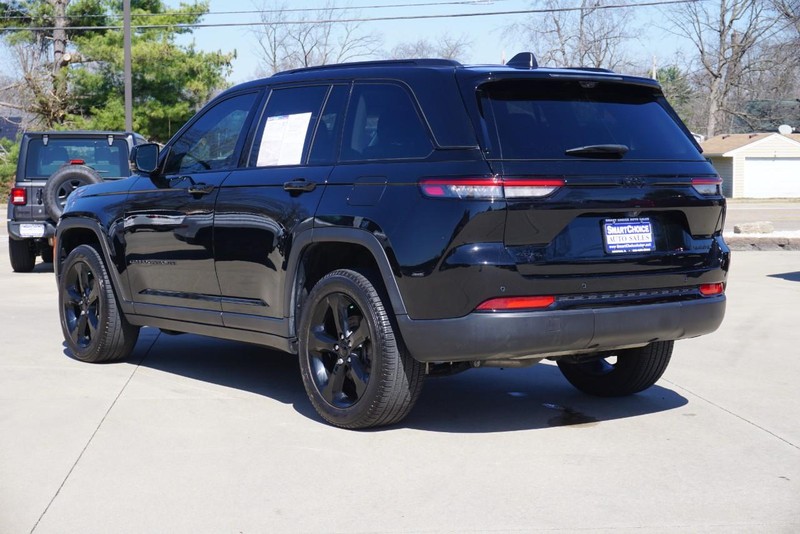 Jeep Grand Cherokee Vehicle Full-screen Gallery Image 05