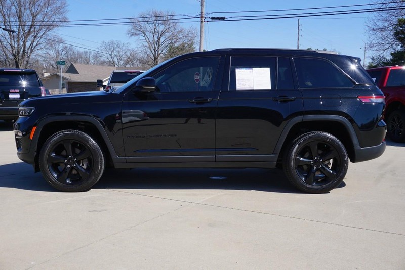 Jeep Grand Cherokee Vehicle Full-screen Gallery Image 06
