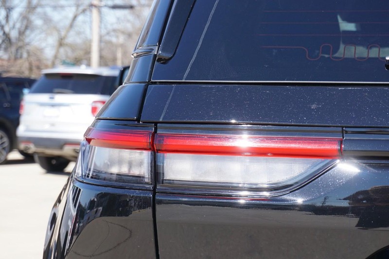 Jeep Grand Cherokee Vehicle Full-screen Gallery Image 16