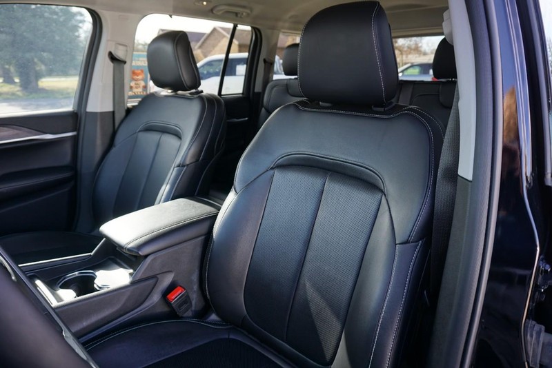 Jeep Grand Cherokee Vehicle Full-screen Gallery Image 20