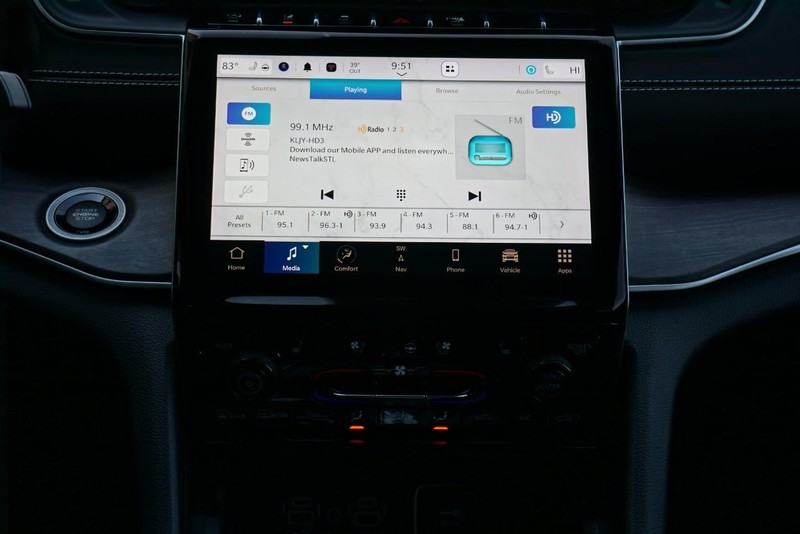 Jeep Grand Cherokee Vehicle Full-screen Gallery Image 30