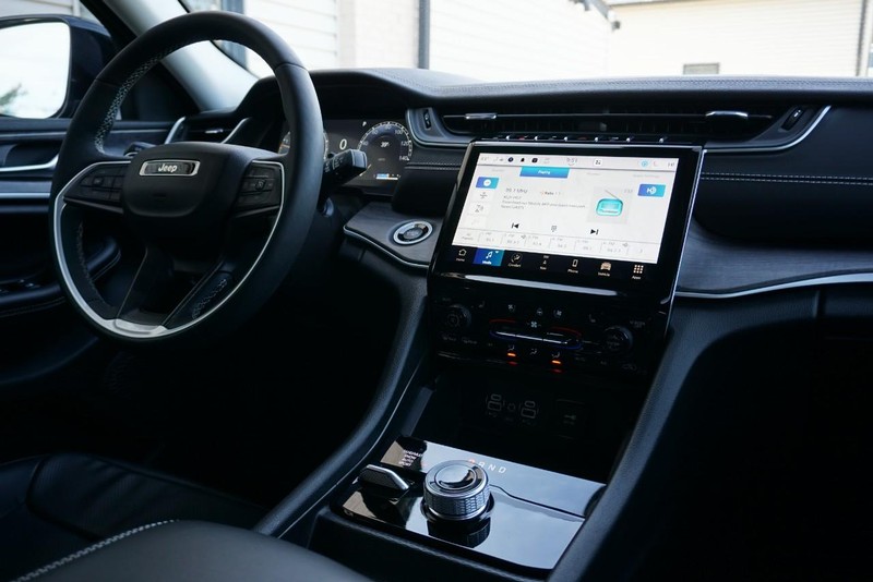 Jeep Grand Cherokee Vehicle Full-screen Gallery Image 31