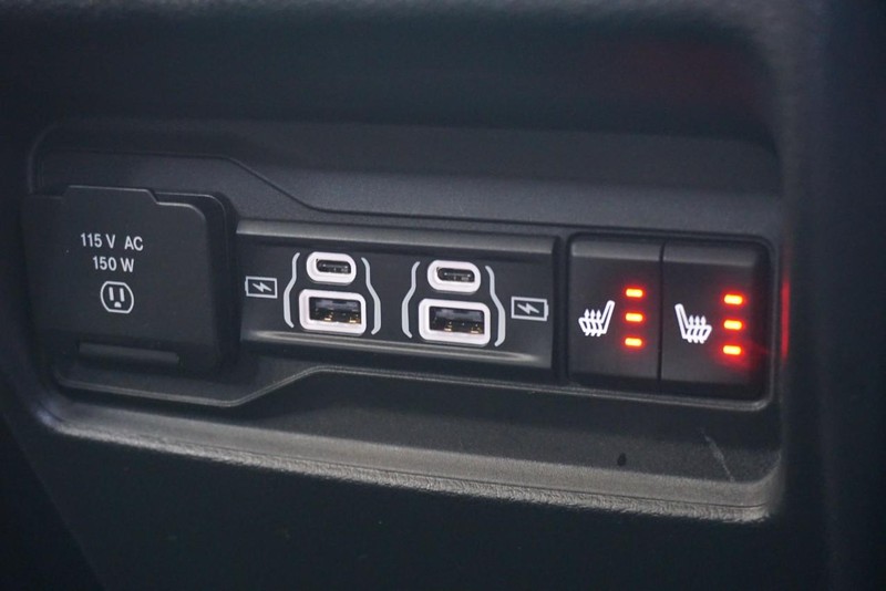 Jeep Grand Cherokee Vehicle Full-screen Gallery Image 32