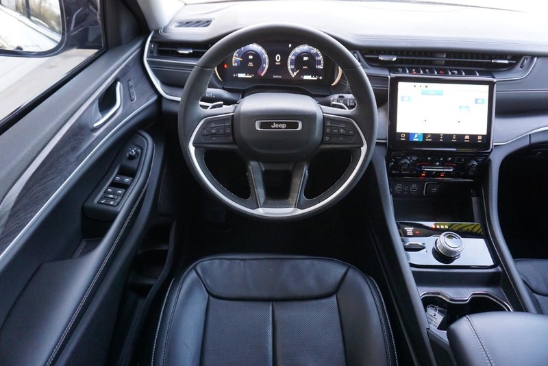 Jeep Grand Cherokee Vehicle Full-screen Gallery Image 33