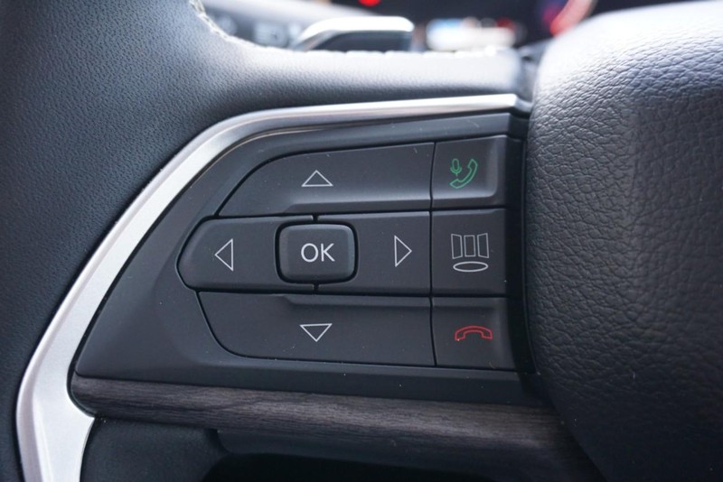 Jeep Grand Cherokee Vehicle Full-screen Gallery Image 35