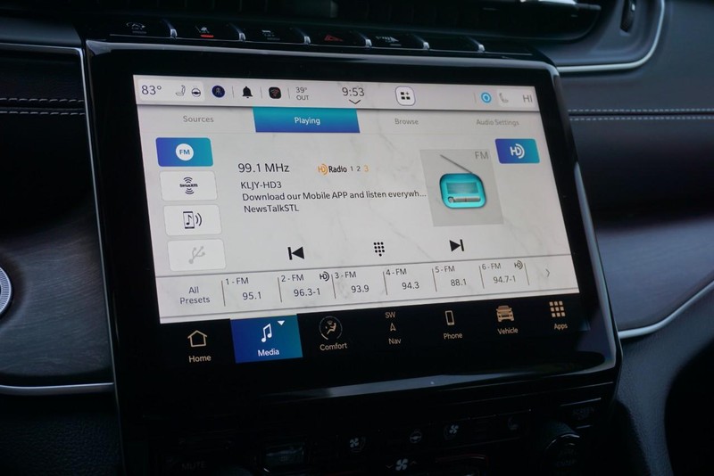 Jeep Grand Cherokee Vehicle Full-screen Gallery Image 40