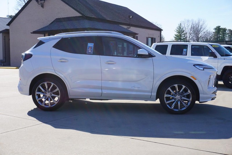 Buick Encore GX Vehicle Full-screen Gallery Image 02