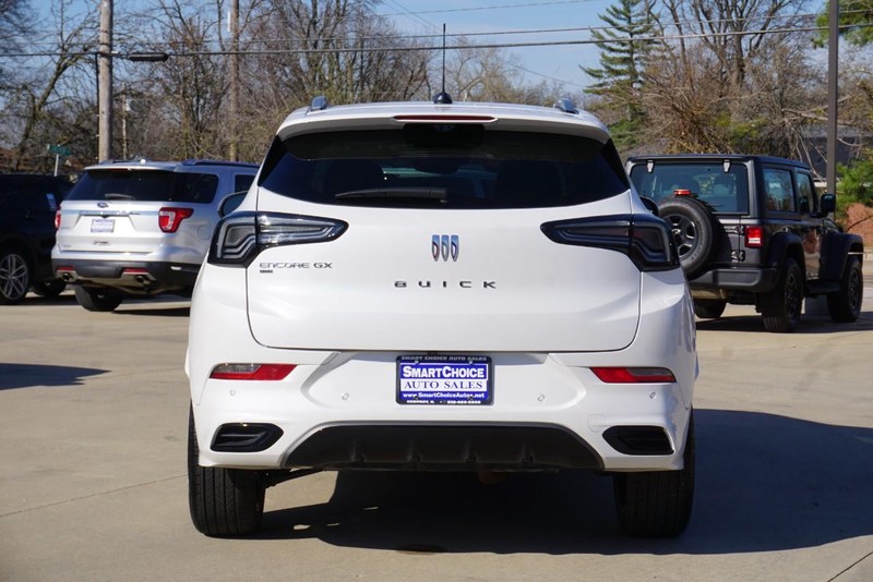 Buick Encore GX Vehicle Full-screen Gallery Image 04