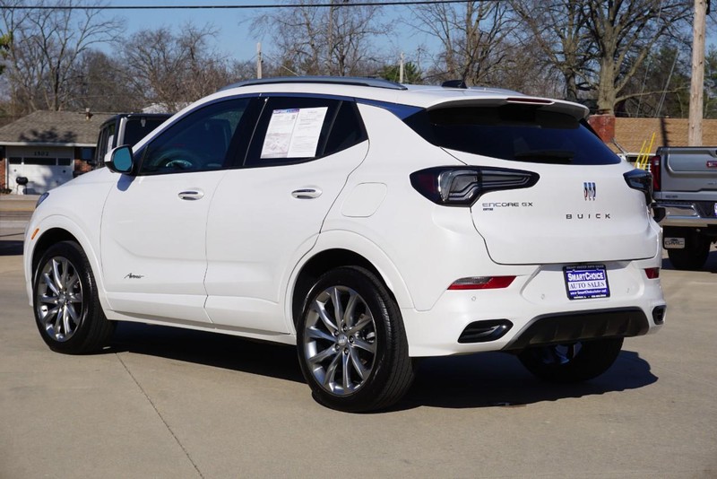 Buick Encore GX Vehicle Full-screen Gallery Image 05