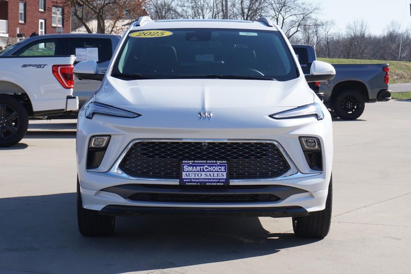 Buick Encore GX Vehicle Full-screen Gallery Image 08