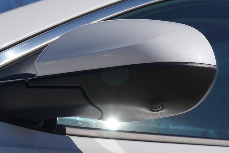 Buick Encore GX Vehicle Full-screen Gallery Image 12