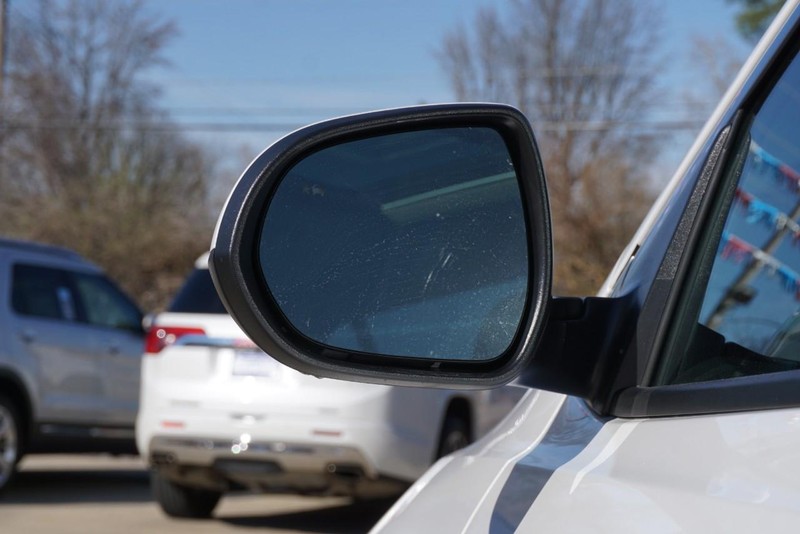 Buick Encore GX Vehicle Full-screen Gallery Image 16