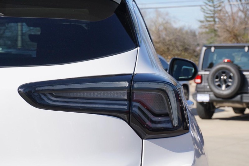 Buick Encore GX Vehicle Full-screen Gallery Image 18