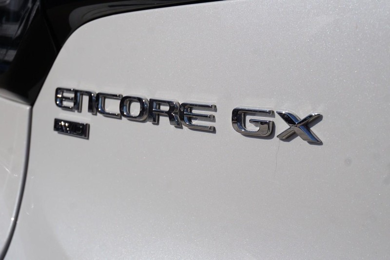 Buick Encore GX Vehicle Full-screen Gallery Image 19