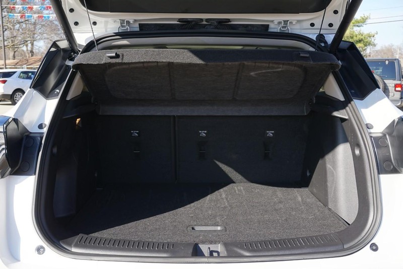 Buick Encore GX Vehicle Full-screen Gallery Image 21