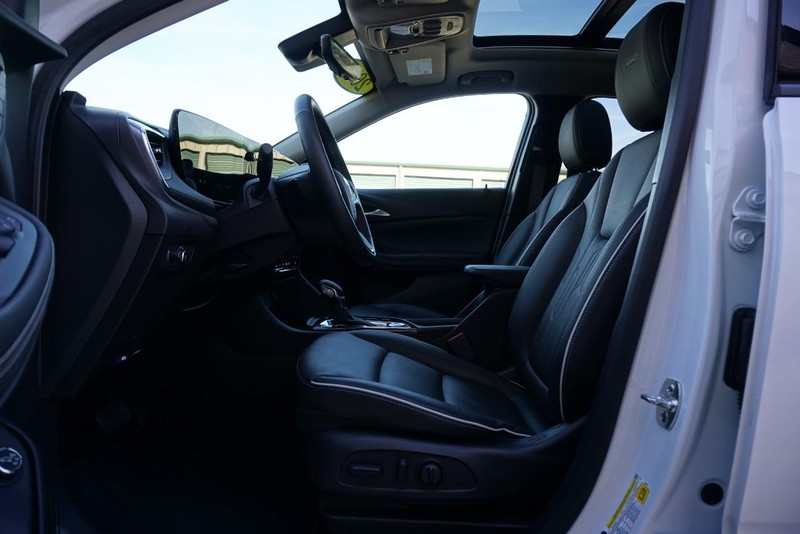 Buick Encore GX Vehicle Full-screen Gallery Image 22