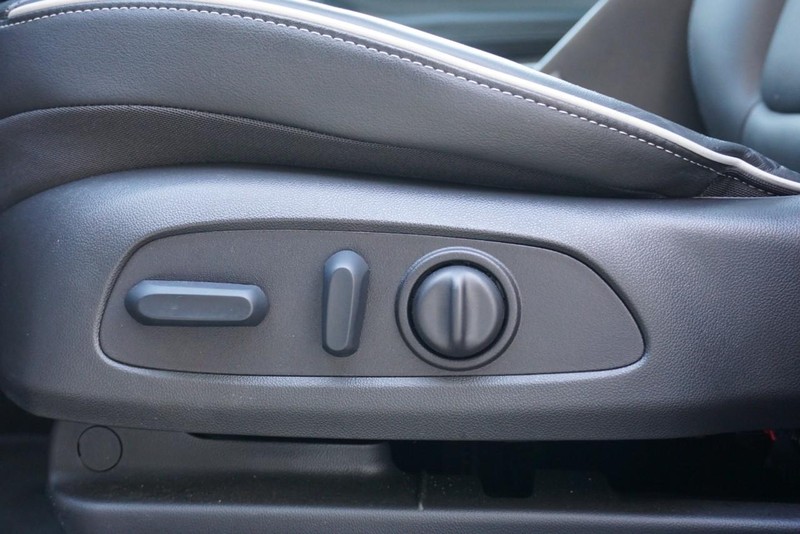 Buick Encore GX Vehicle Full-screen Gallery Image 23