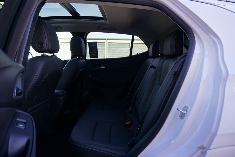 Buick Encore GX Vehicle Full-screen Gallery Image 26