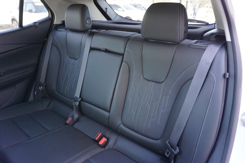 Buick Encore GX Vehicle Full-screen Gallery Image 27