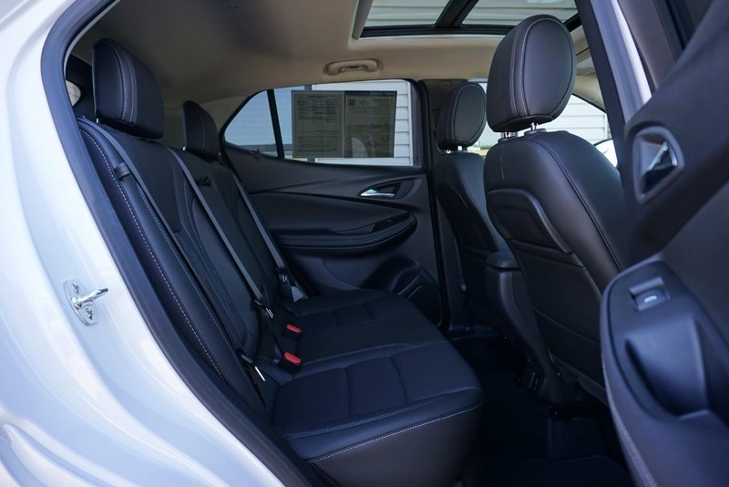 Buick Encore GX Vehicle Full-screen Gallery Image 28