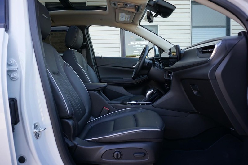 Buick Encore GX Vehicle Full-screen Gallery Image 30