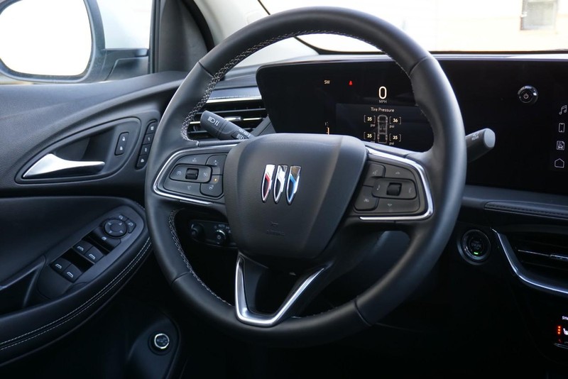 Buick Encore GX Vehicle Full-screen Gallery Image 35