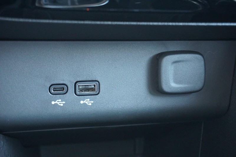 Buick Encore GX Vehicle Full-screen Gallery Image 47