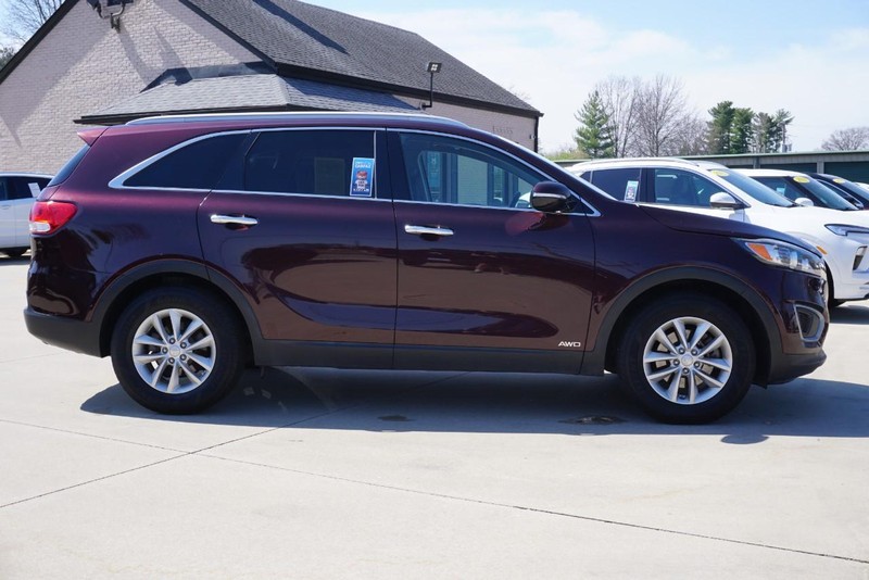 Kia Sorento Vehicle Full-screen Gallery Image 02