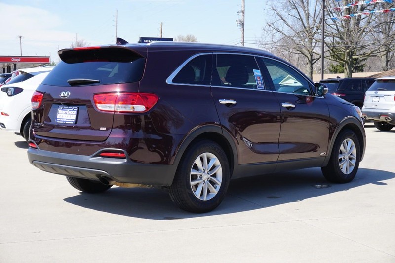 Kia Sorento Vehicle Full-screen Gallery Image 03