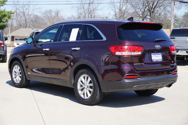 Kia Sorento Vehicle Full-screen Gallery Image 05