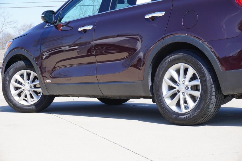 Kia Sorento Vehicle Full-screen Gallery Image 13