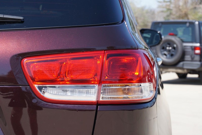 Kia Sorento Vehicle Full-screen Gallery Image 18