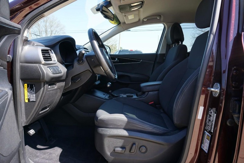 Kia Sorento Vehicle Full-screen Gallery Image 23