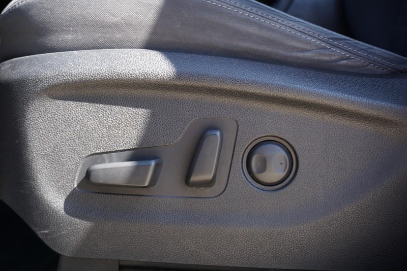 Kia Sorento Vehicle Full-screen Gallery Image 24