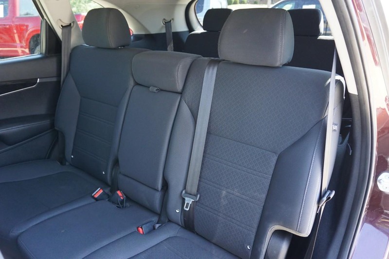 Kia Sorento Vehicle Full-screen Gallery Image 27