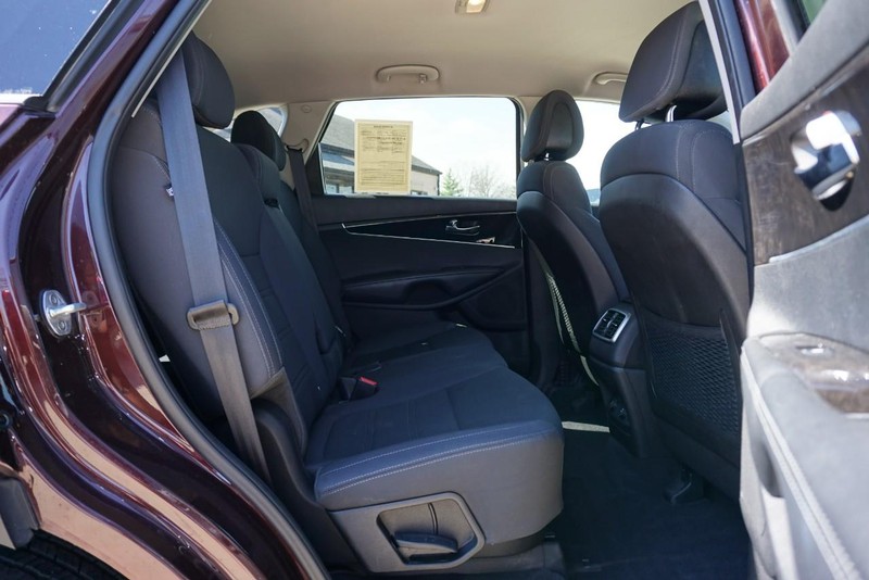 Kia Sorento Vehicle Full-screen Gallery Image 29