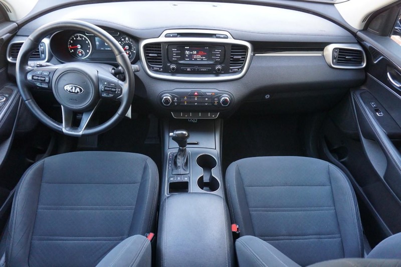 Kia Sorento Vehicle Full-screen Gallery Image 34