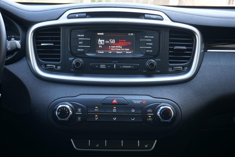 Kia Sorento Vehicle Full-screen Gallery Image 36