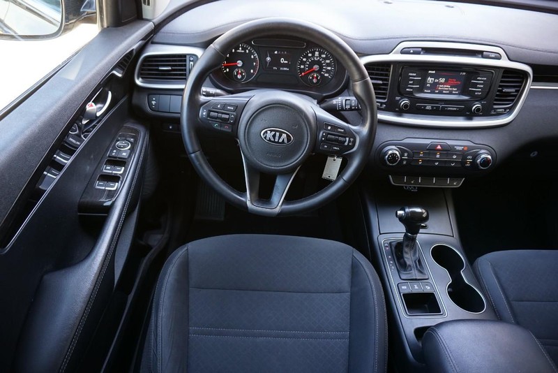 Kia Sorento Vehicle Full-screen Gallery Image 37