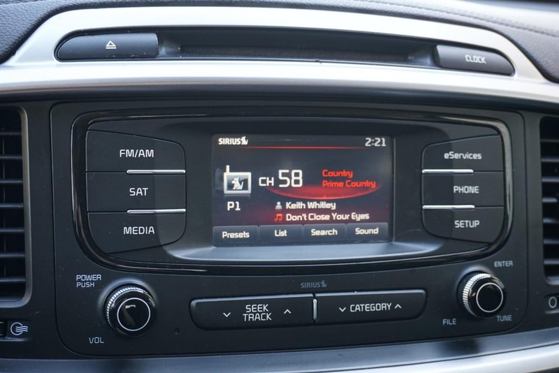 Kia Sorento Vehicle Full-screen Gallery Image 42