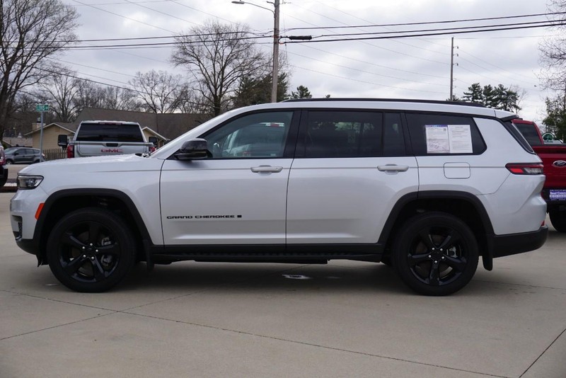 Jeep Grand Cherokee L Vehicle Full-screen Gallery Image 06