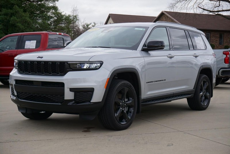 Jeep Grand Cherokee L Vehicle Full-screen Gallery Image 07