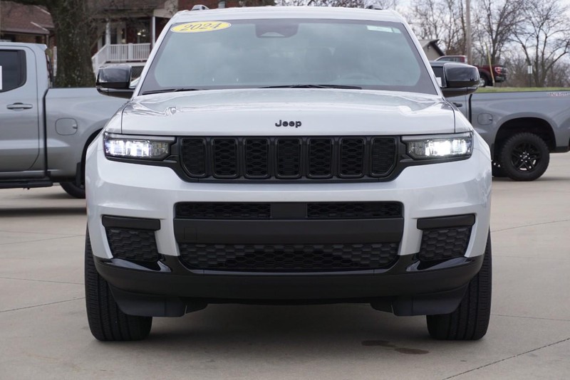 Jeep Grand Cherokee L Vehicle Full-screen Gallery Image 08