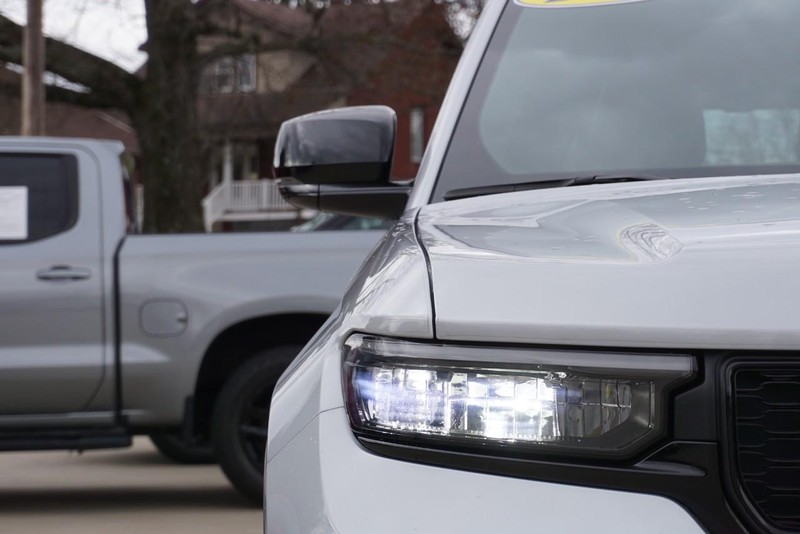 Jeep Grand Cherokee L Vehicle Full-screen Gallery Image 09