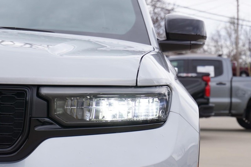 Jeep Grand Cherokee L Vehicle Full-screen Gallery Image 10