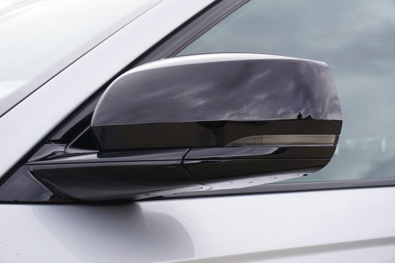 Jeep Grand Cherokee L Vehicle Full-screen Gallery Image 12