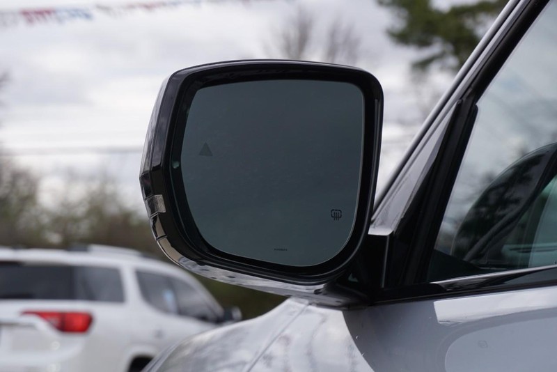 Jeep Grand Cherokee L Vehicle Full-screen Gallery Image 17